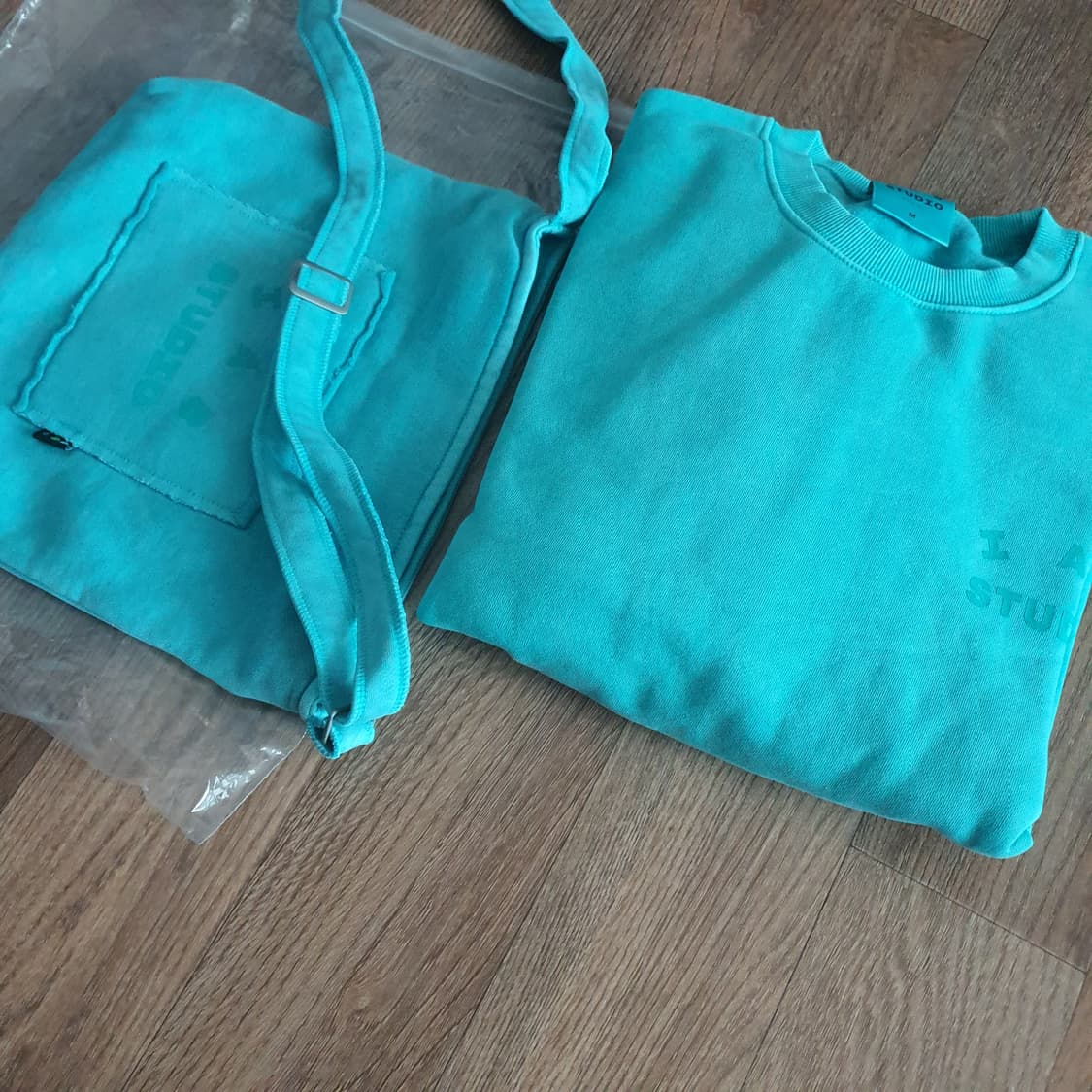 아이앱 스튜디오 피그먼트 스웨트셔츠 & 미니백 제이드 상품이미지2