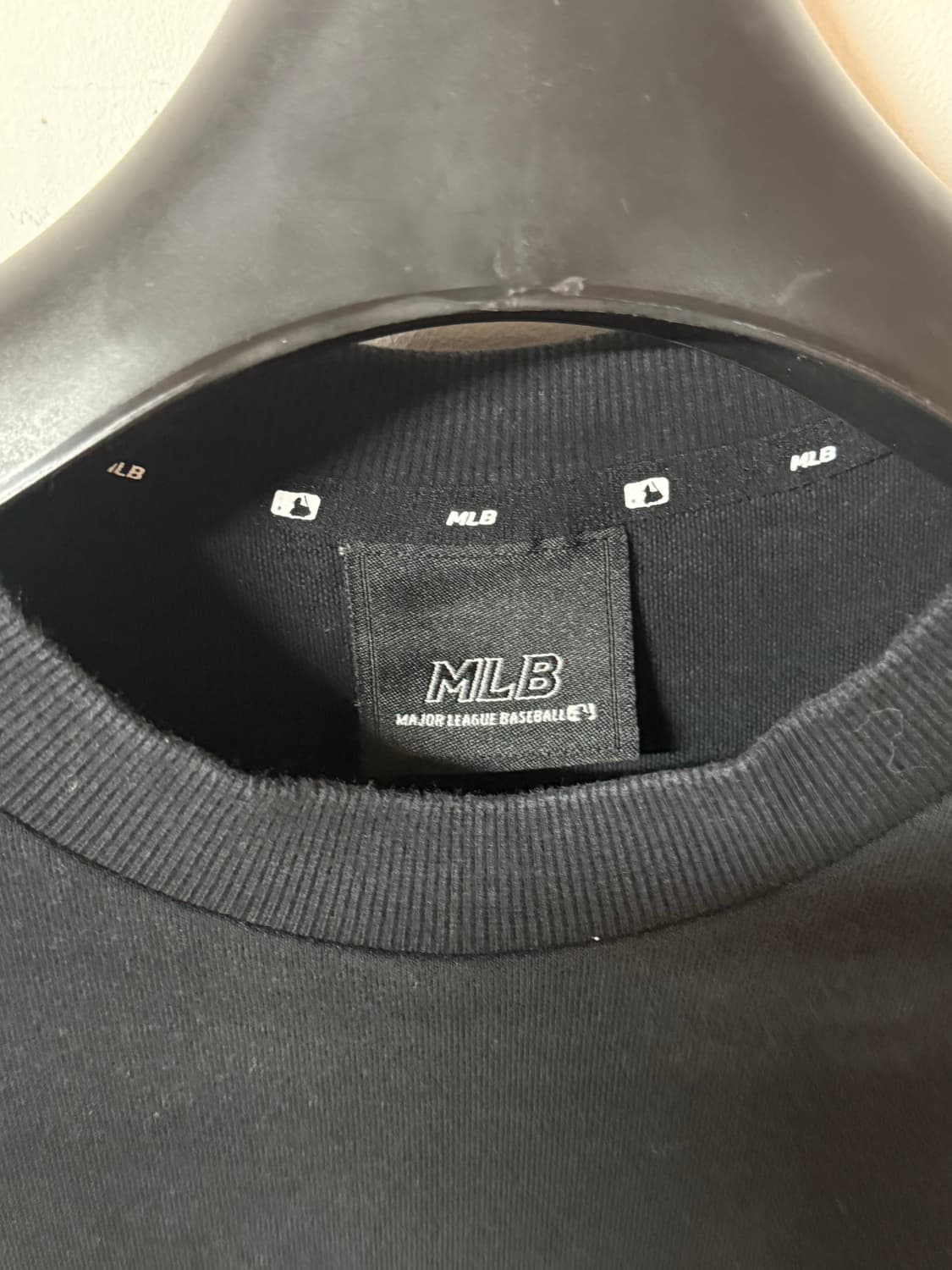 MLB 뉴욕양키스 스몰로고 맨투맨 블랙 (남녀 공용 / M95) 상품이미지4