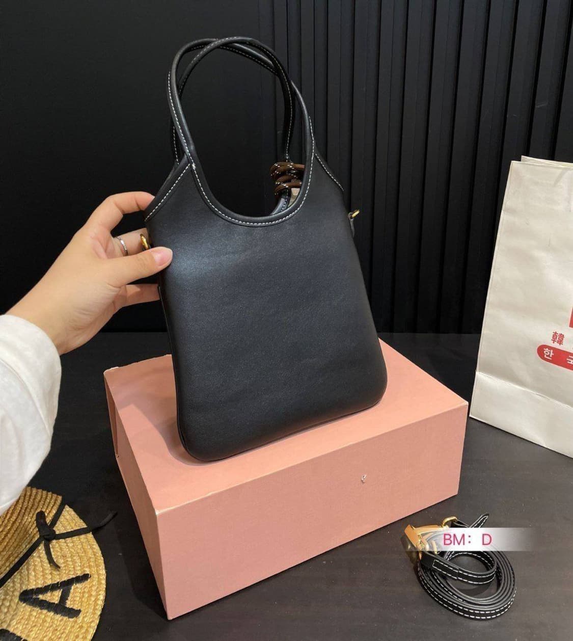 미우미우(Miu Miu) 아이비 가죽 핸드백 상품이미지4