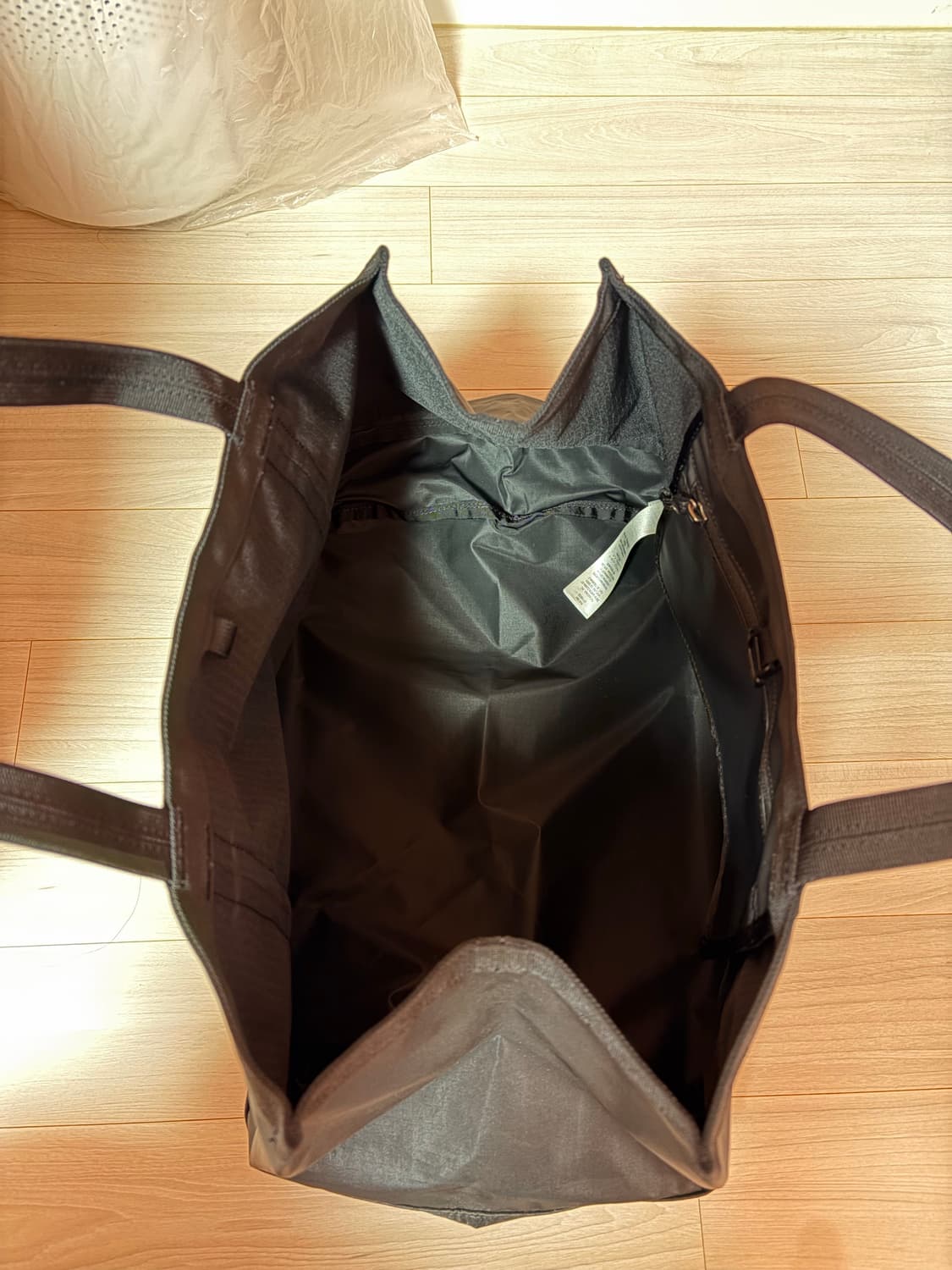 파타고니아 블랙홀 토트 25L 블랙 판매합니다. 상품이미지4