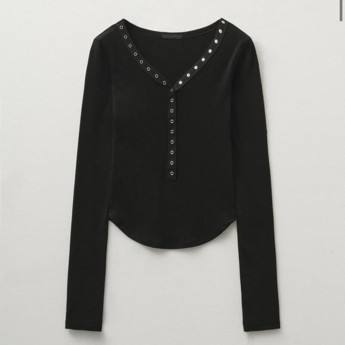 헬레네파레스 스냅 네크라인 롱슬리브 상품이미지1