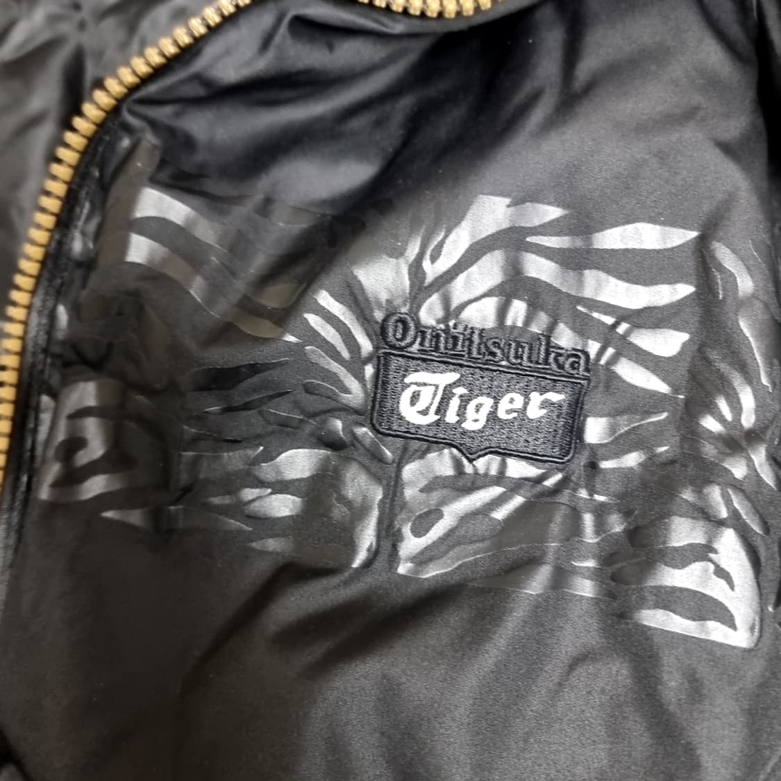오니츠카타이거 블랙 후드 패딩 점퍼(95-100) 상품이미지2