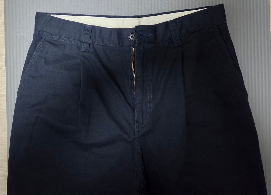 유니클로 jw앤더슨JWA원턱 와이드치노팬츠 82사이즈(31,32) 판매 상품이미지4