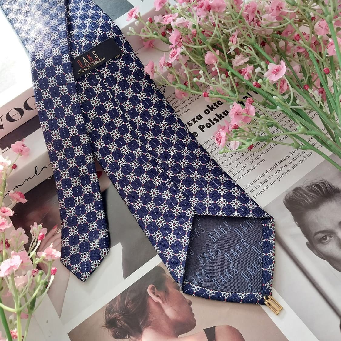 닥스 실크 네이비블루 플라워 패턴 넥타이 8.5cm A+등급 K1419
 상품이미지6