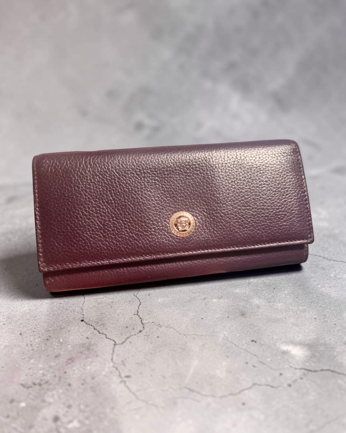 베르사체(VERSACE) 메두사 로고 그레인 레더 장지갑 (버건디) 상품이미지1