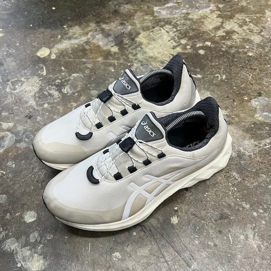 260) 아식스 노바블라스트 스모크 그레이 런닝화 스니커즈 런닝코어 상품이미지2