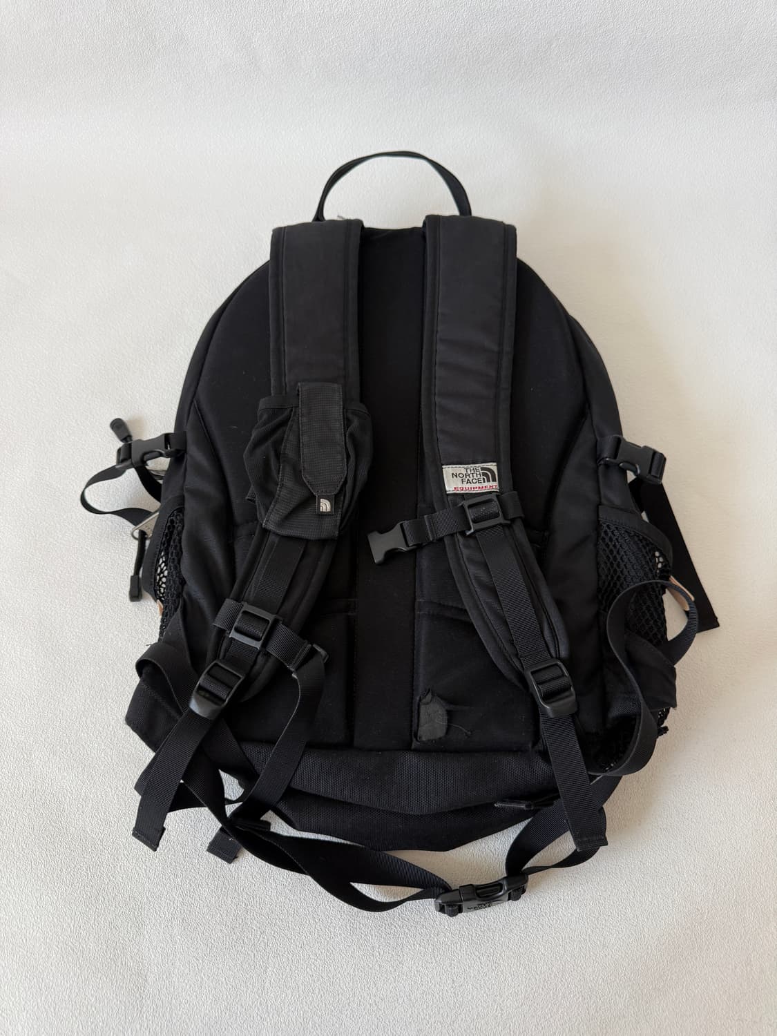 노스페이스(THE NORTH FACE) 백팩(뒷면 하단 헤짐) 상품이미지5