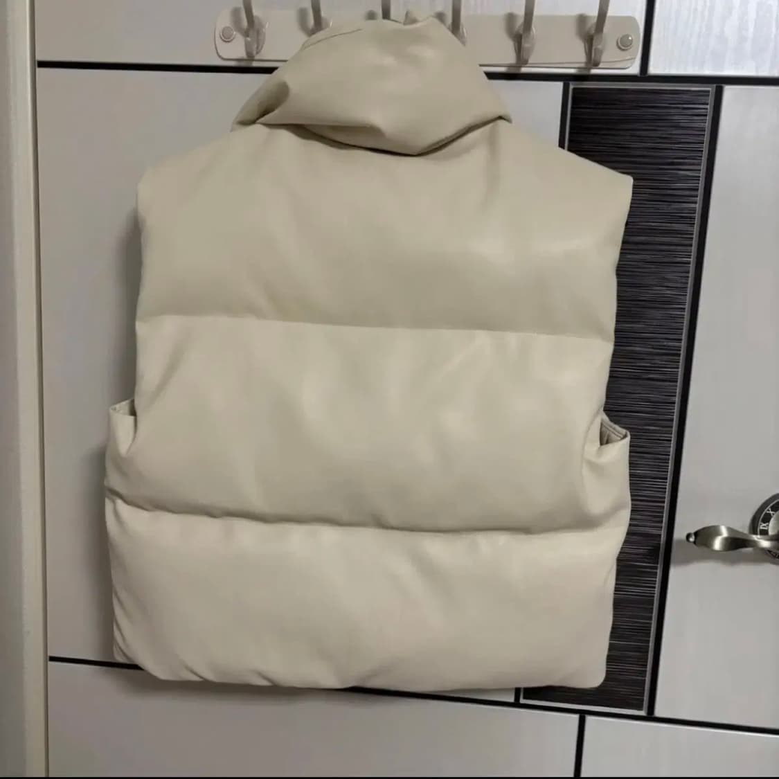 페일제이드 레더 베스트 푸퍼 자켓 아이보리 패딩 조끼 상품이미지3