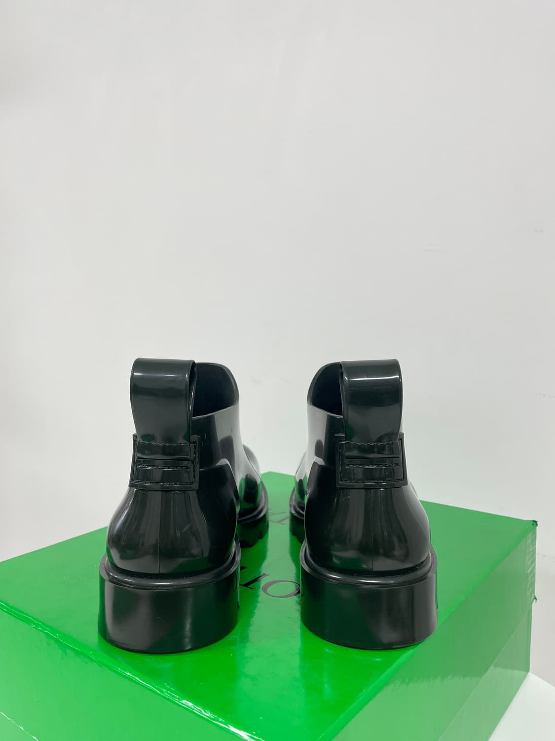 새상품 보테가 베네타 스트라이드 샤이니 러버 앵클 부츠 장화 보틀 그린 상품이미지7