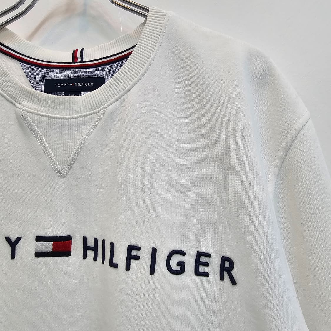 타미힐피거 화이트 맨투맨 기모 스웻셔츠 상품이미지5