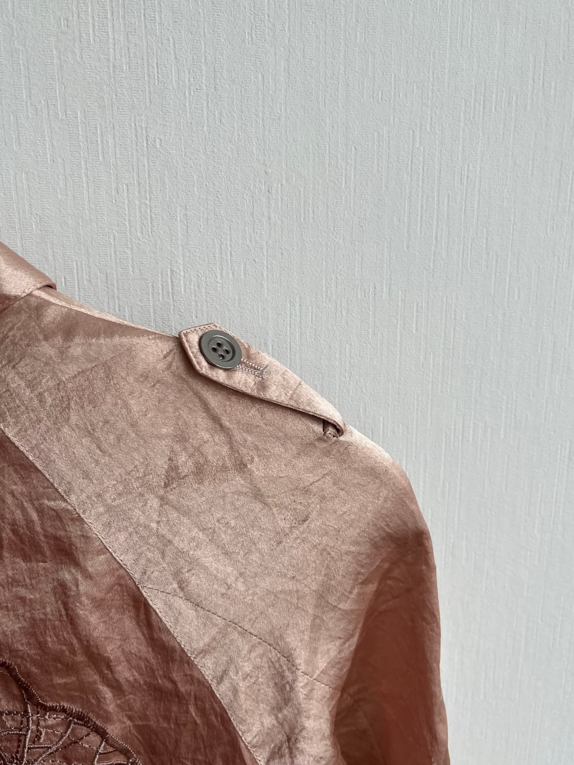 deep sweet easy 19 로즈 새틴 셔츠 상품이미지5