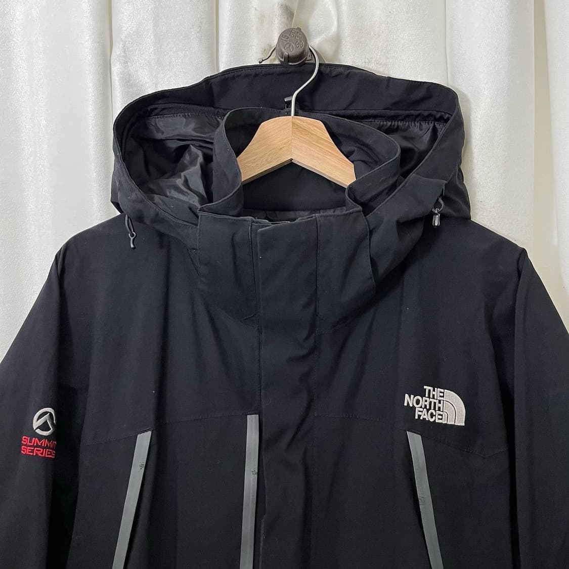 노스페이스 블랙 고어텍스 윈드브레이커 상품이미지2