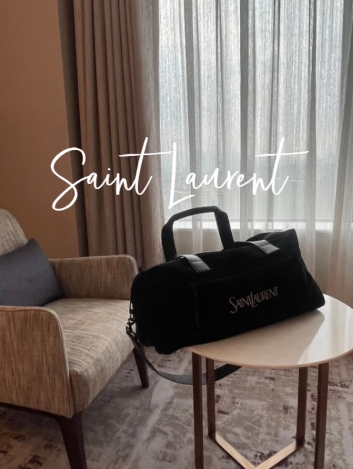 생로랑 자수 로고 스웨이드 더플 백 상품이미지1