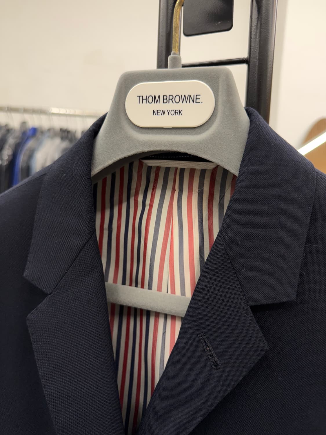 [3] 톰브라운 싱글 암밴드 금장 블레이저 자켓 상품이미지5