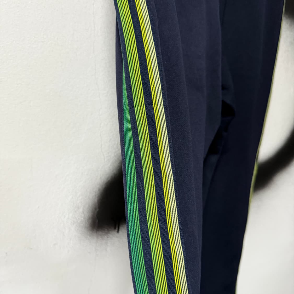 아디다스 올드스쿨 사이드 디테일 와이드 트랙 팬츠 상품이미지4