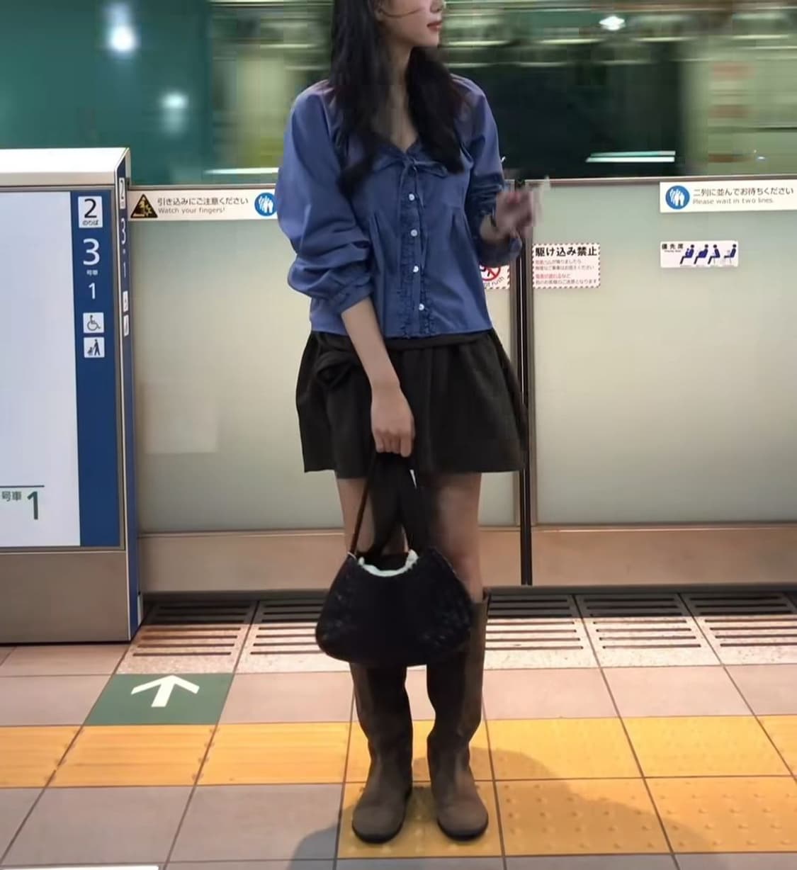 유이니 블루색상 파란색 러플블라우스bl 레이스리본단추 깅엄체크블라우스 상품이미지2