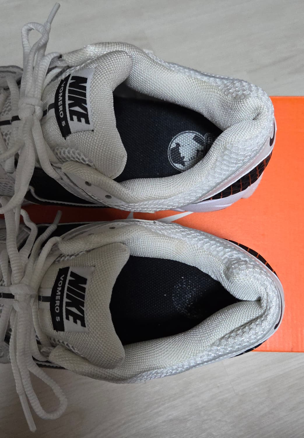 나이키 보메로 5 화이트 플레티넘 틴트 상품이미지5