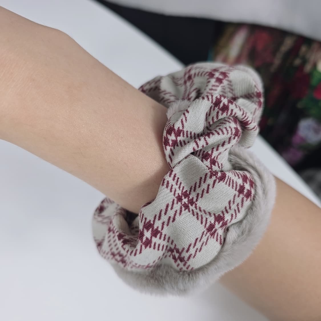 [새상품] 밍크털 체크 퍼 털실 슈슈 머리끈 곱창끈 상품이미지2