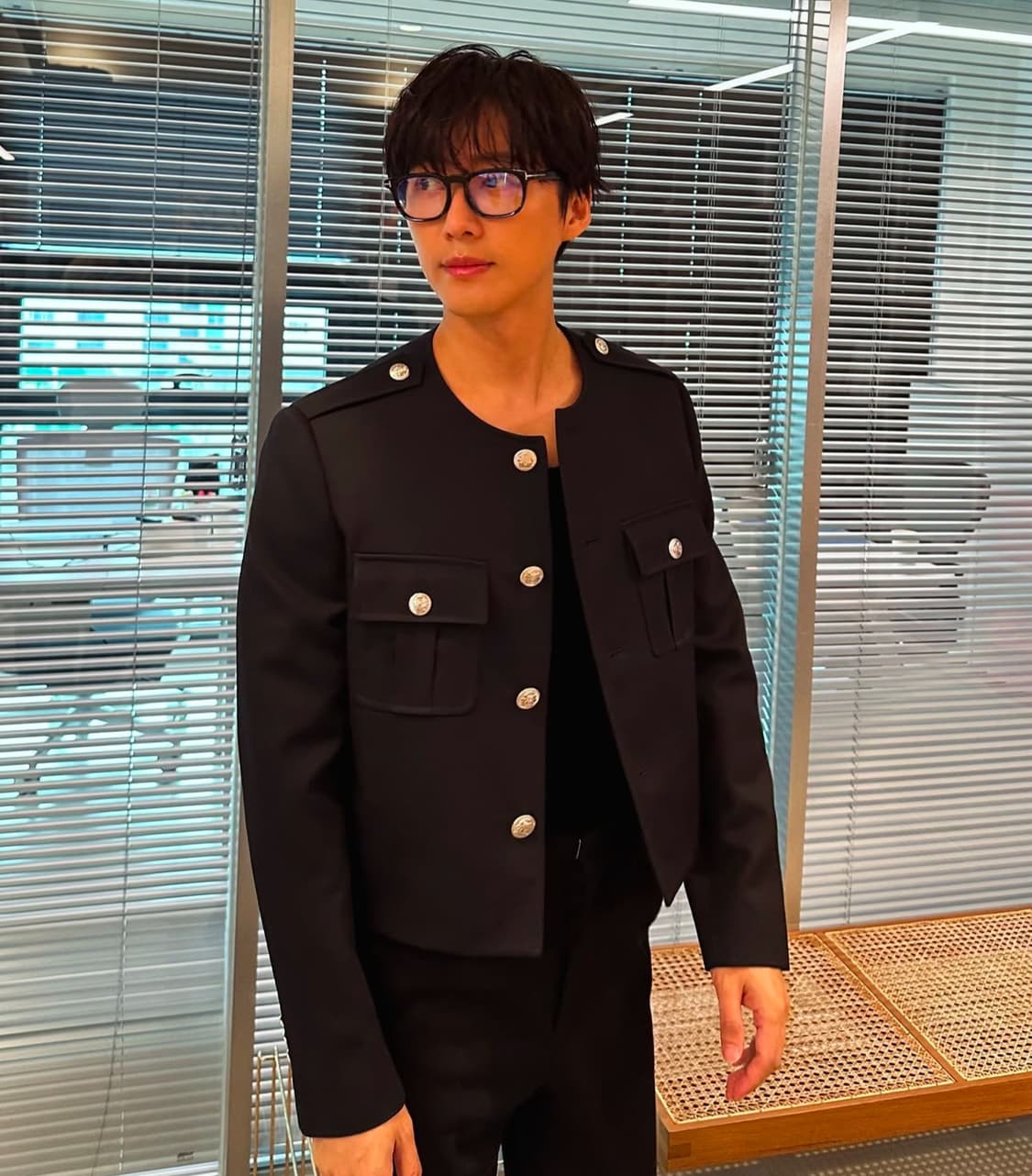 [BTS 뷔님 착용] 셀린느 24fw 샤세르 밀리터리 자켓 상품이미지1