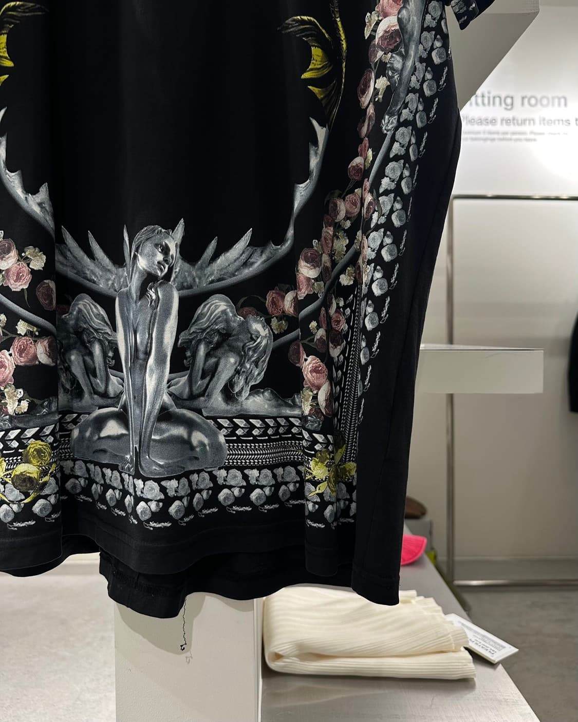 지방시 블랙 14ss 샤크 플라워 머메이드 티셔츠 상품이미지5
