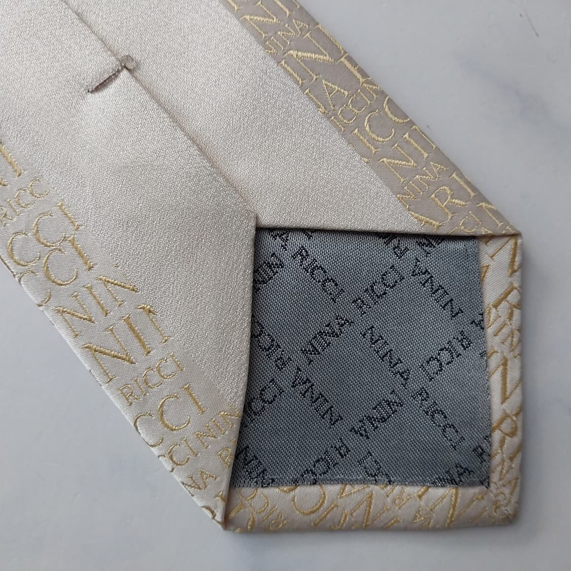 니나리치 실크 아이보리 로고 자수 넥타이 9.1cm A+등급 K1442
 상품이미지10