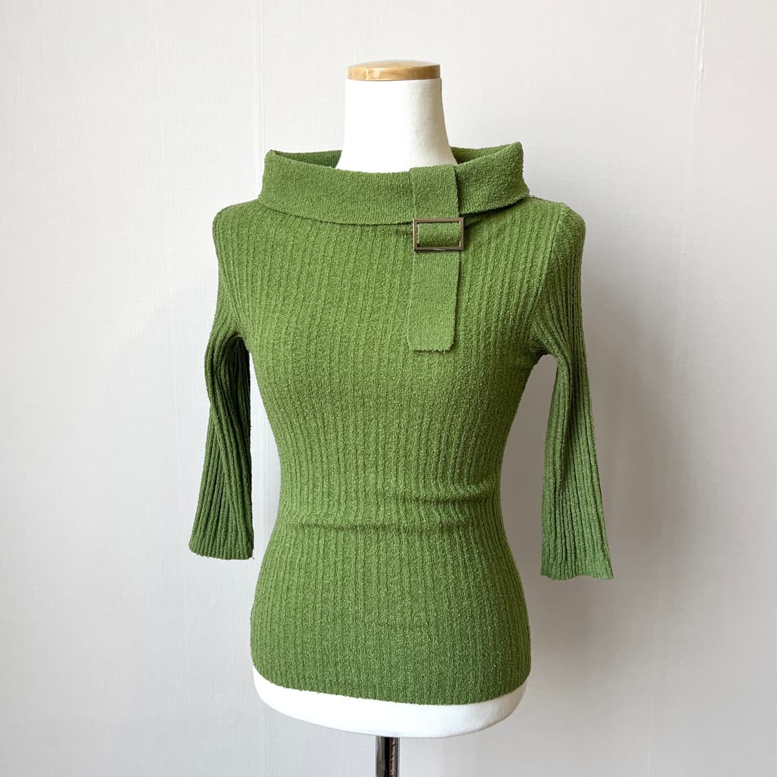 lime buckle neck knit 상품이미지1