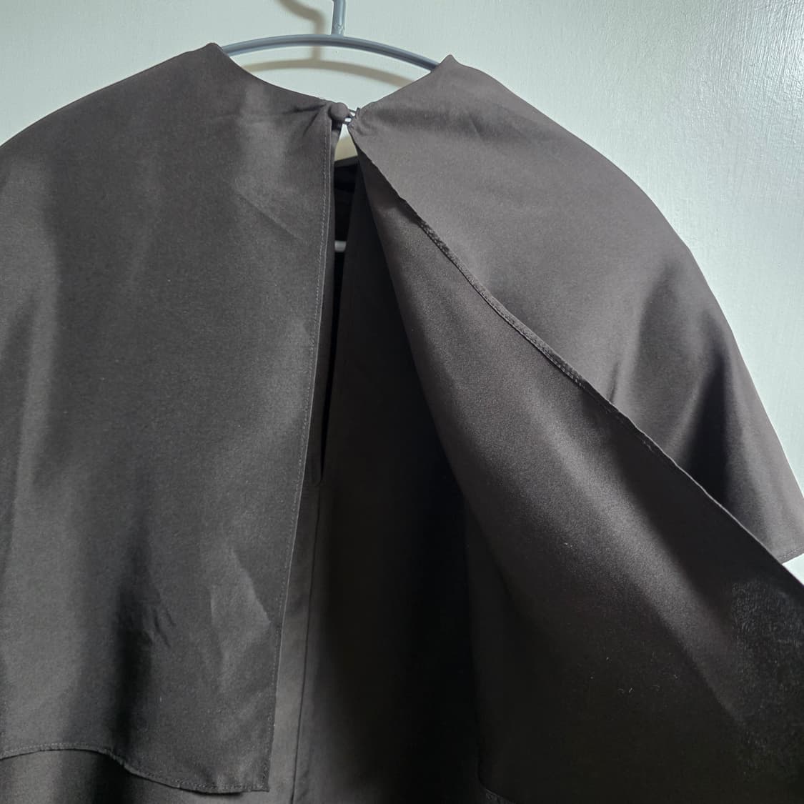 새상품) cos 실크 케이프 블라우스 브라운 32사이즈 상품이미지6