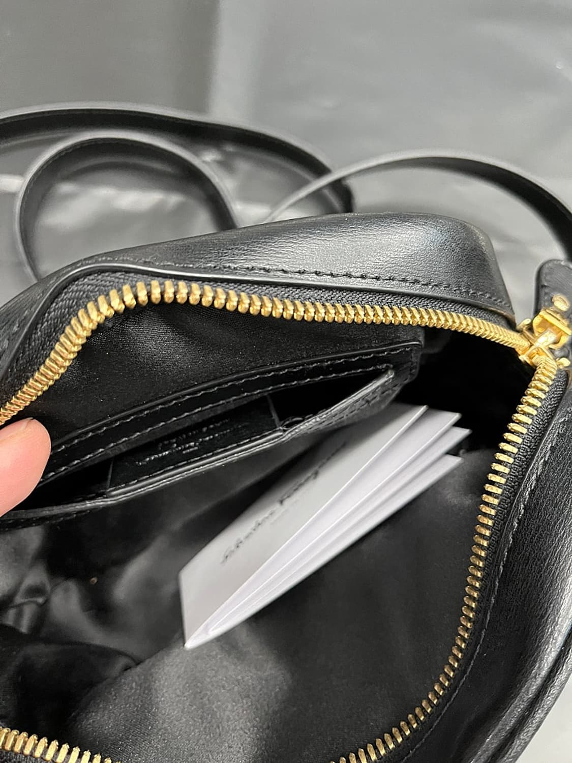 페레가모 금장 간치니 미니 크로스백  상품이미지6