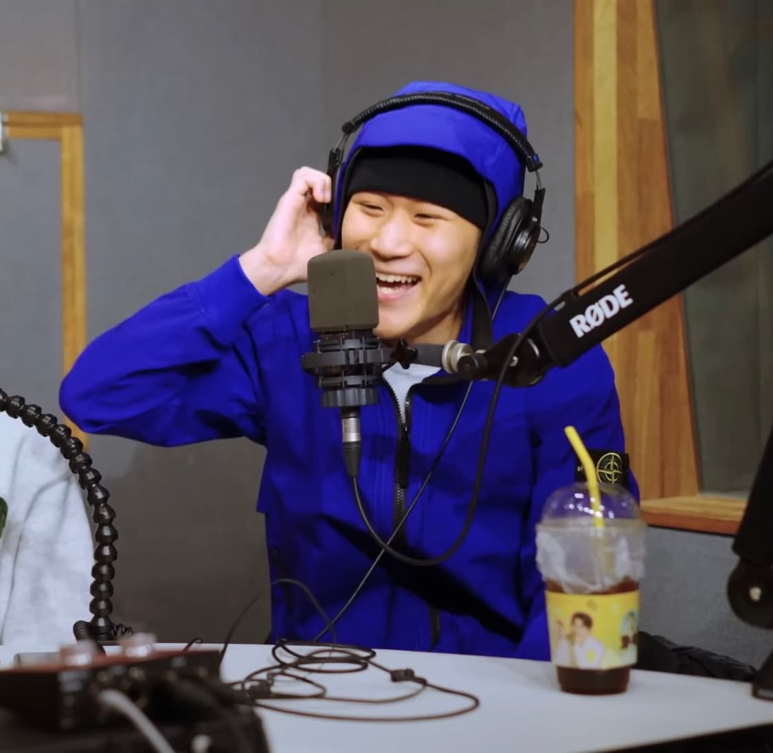 (노윤하 착용) 스톤아일랜드 라이트 소프트쉘 바람막이 상품이미지1