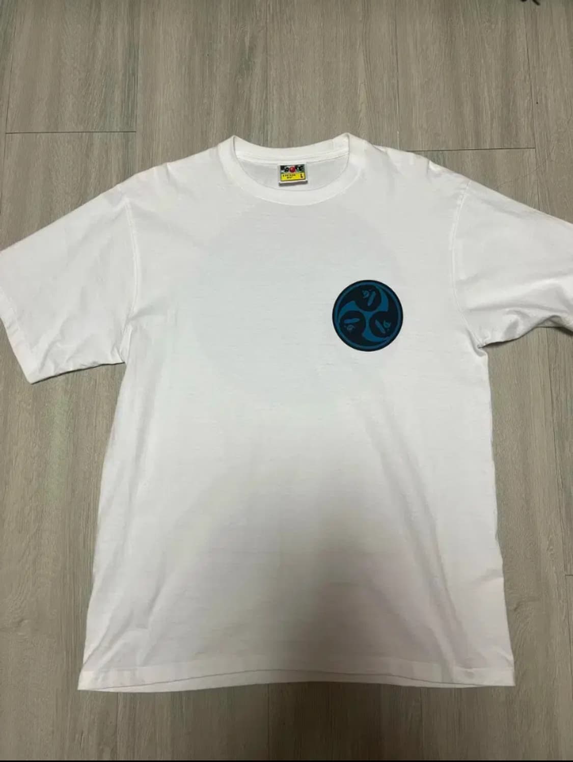 베이프 반팔 L 사이즈 팝니다 상품이미지2