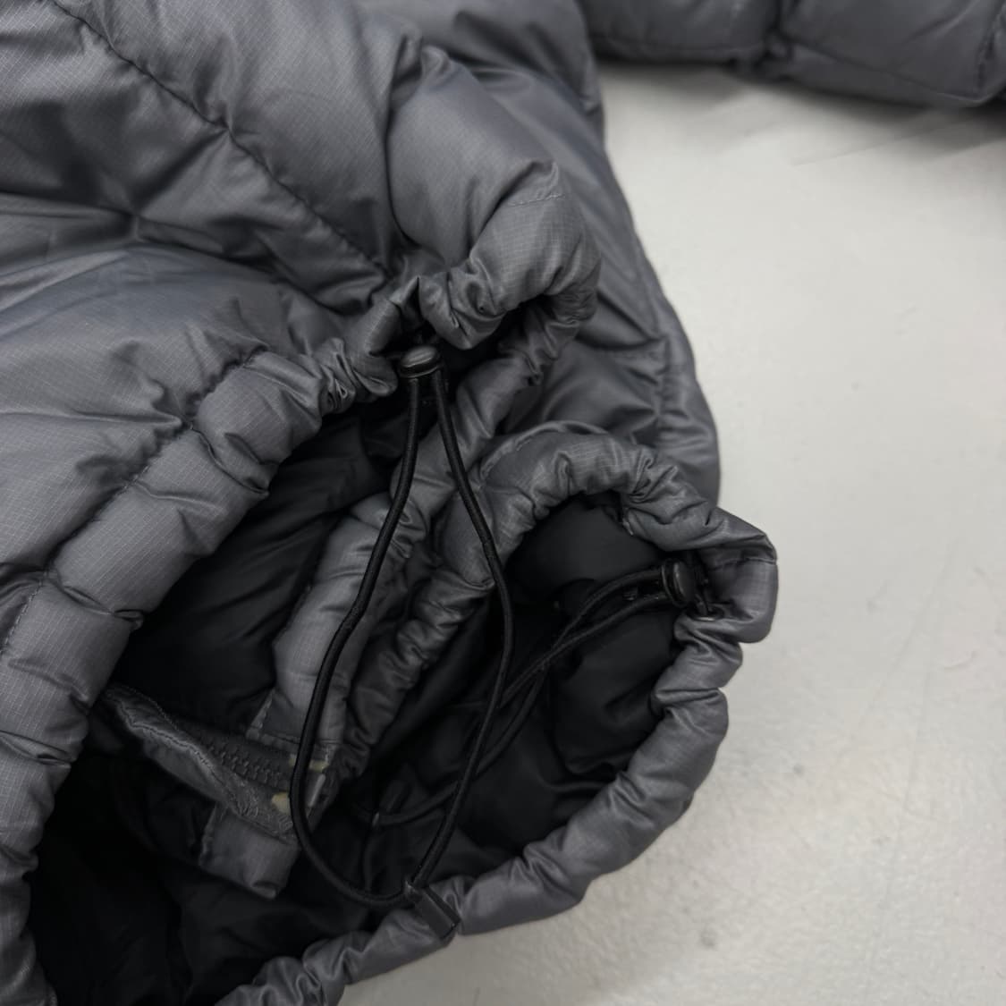 노스페이스 700 눕시 구스다운 패딩 그레이 상품이미지6