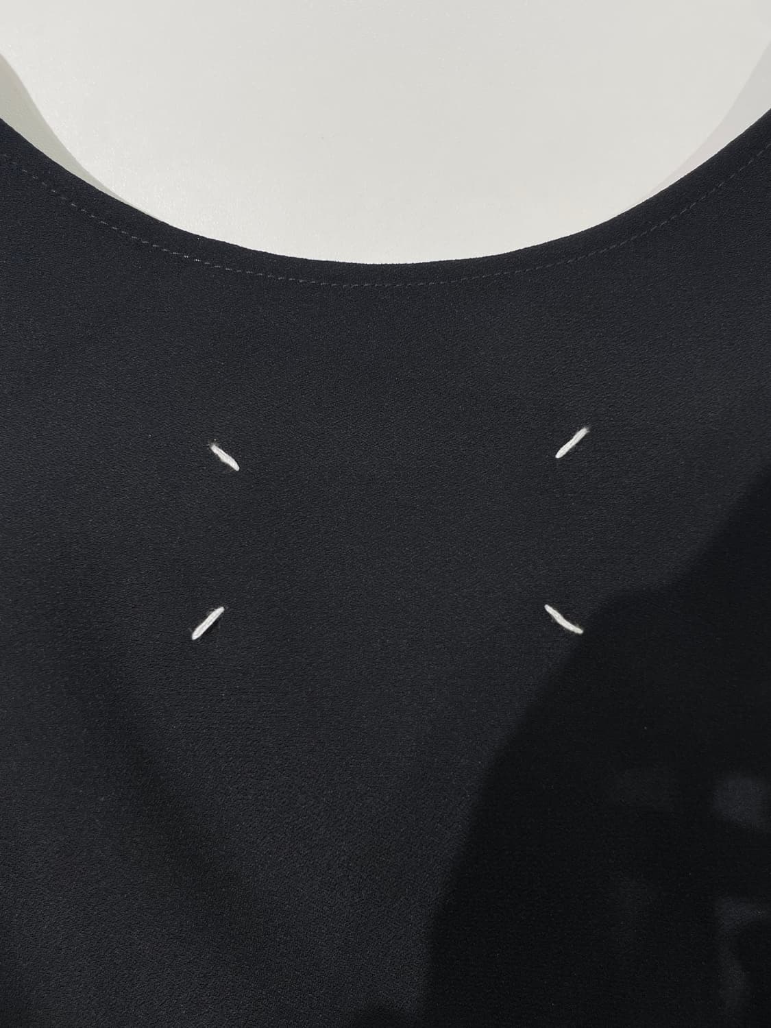 메종 마르지엘라 1 블랙 백스티치 컷 아웃 트리아세테이트 드레스 상품이미지9