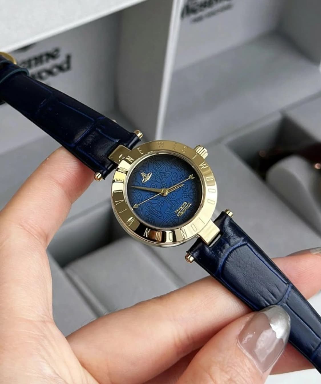 정품 비비안웨스트우드 시계 블루 다이얼 거의새것 28MM 상품이미지4