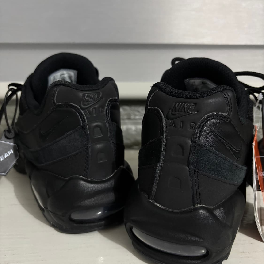에어맥스95 에센셜 트리플 블랙 265사이즈 상품이미지4