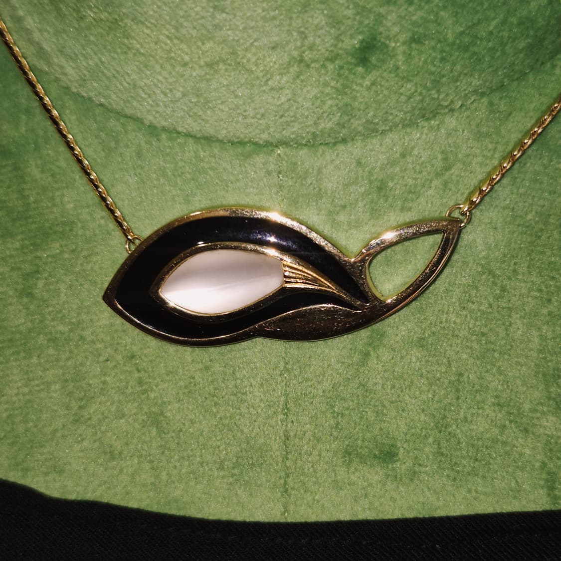 81s 지방시 비쥬 불투명 고래 목걸이 상품이미지9