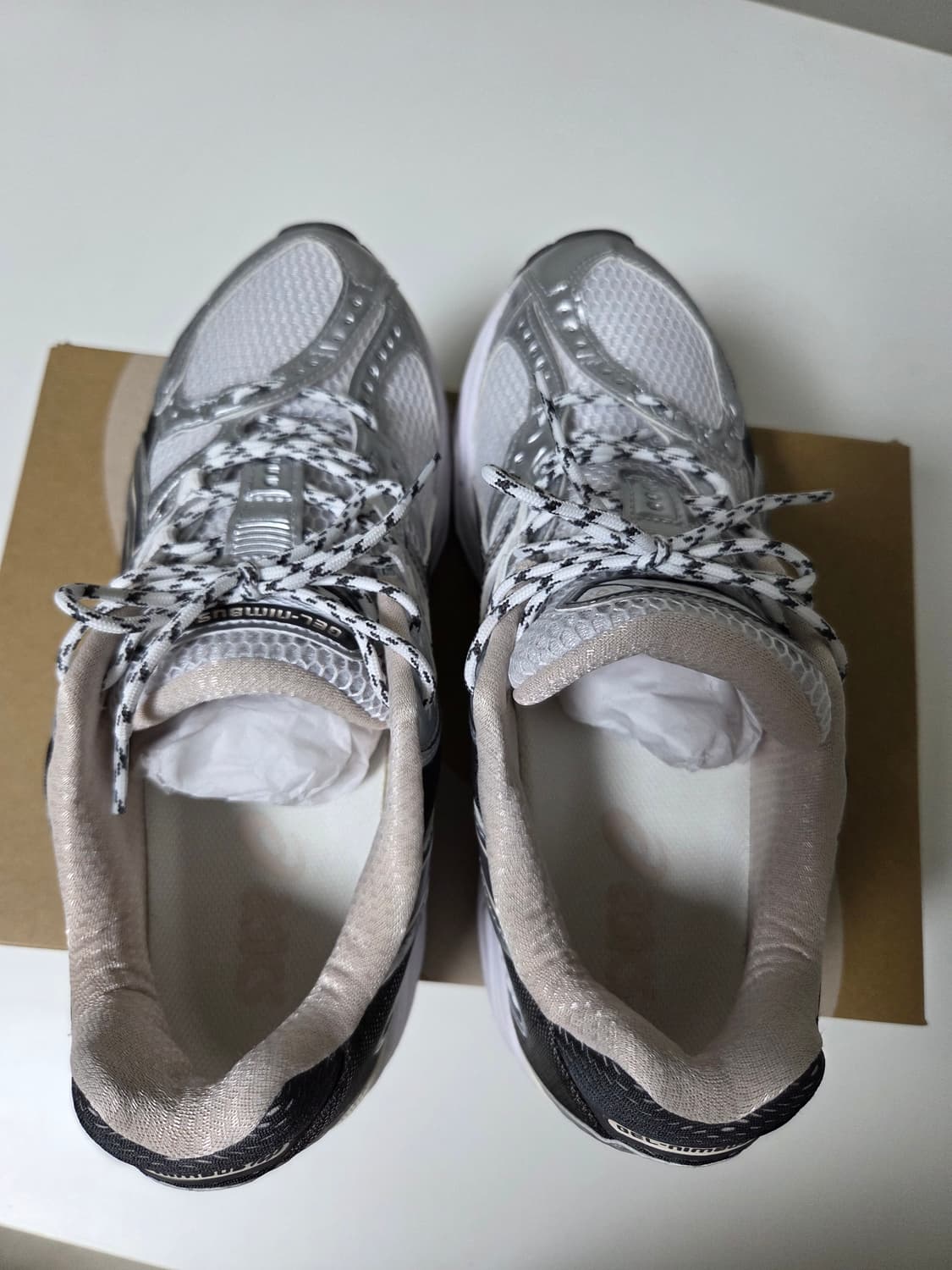 [270] 아식스 젤 님버스 10.1 화이트 옵시디언 그레이 상품이미지6