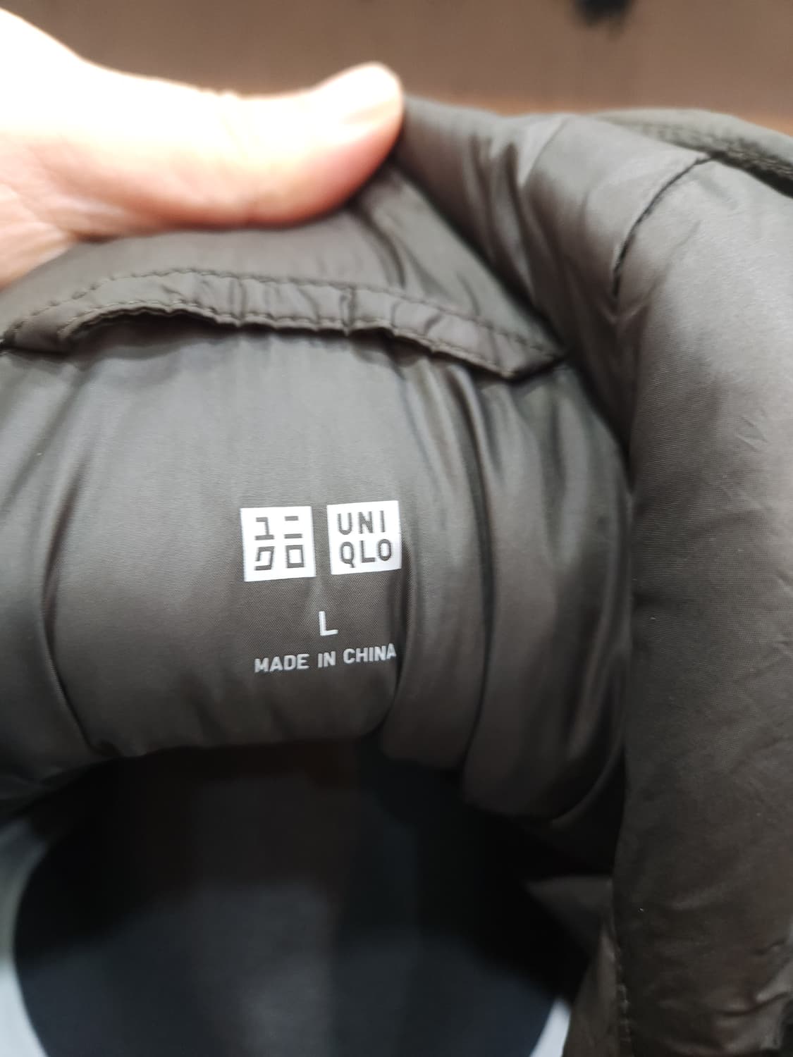 유니클로 오리털 경량 롱패딩 코트
​
 상품이미지4