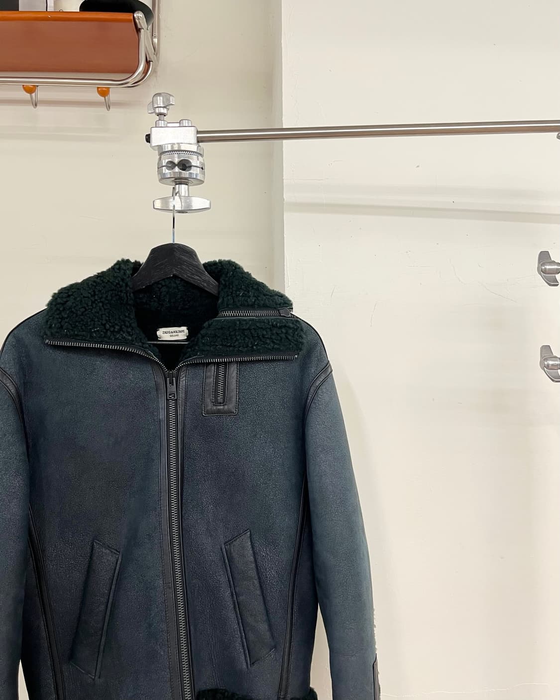 자딕 앤 볼테르 블랙 시어링 자켓 상품이미지4