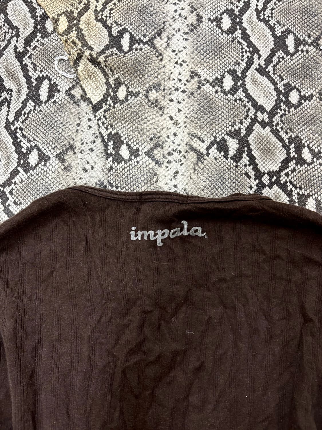 “Impala” 00’s Lettering Brown Sleeve 상품이미지7