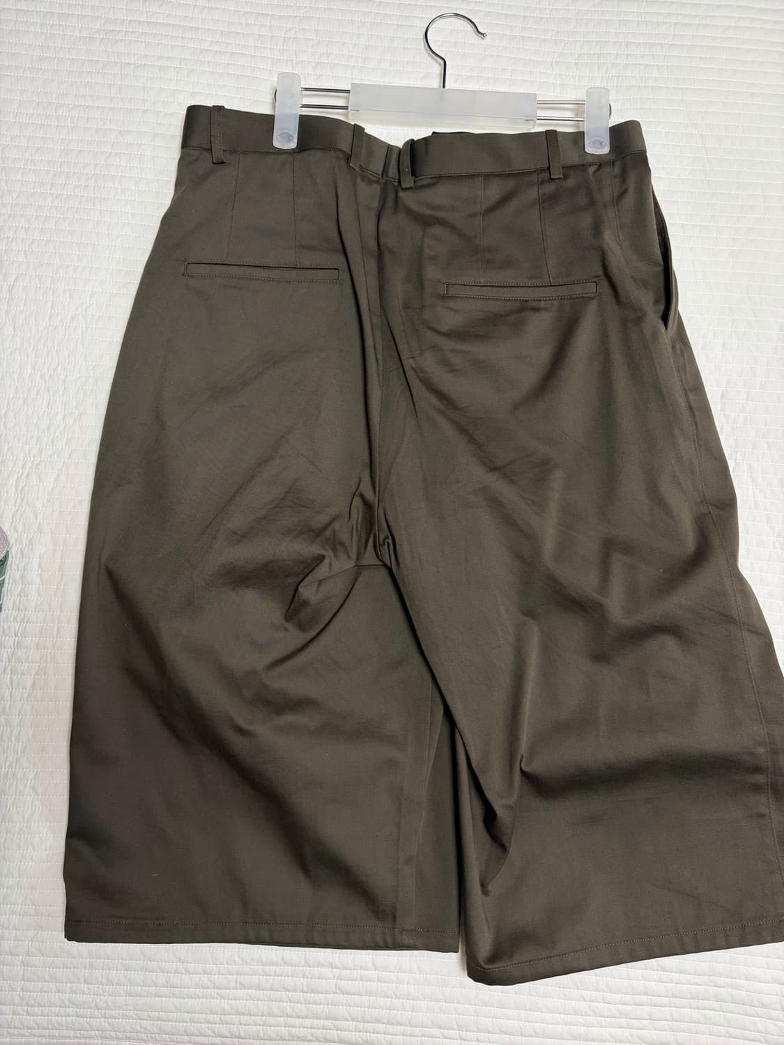 해칭룸 Two Pleats Shorts Dark Khaki 상품이미지4