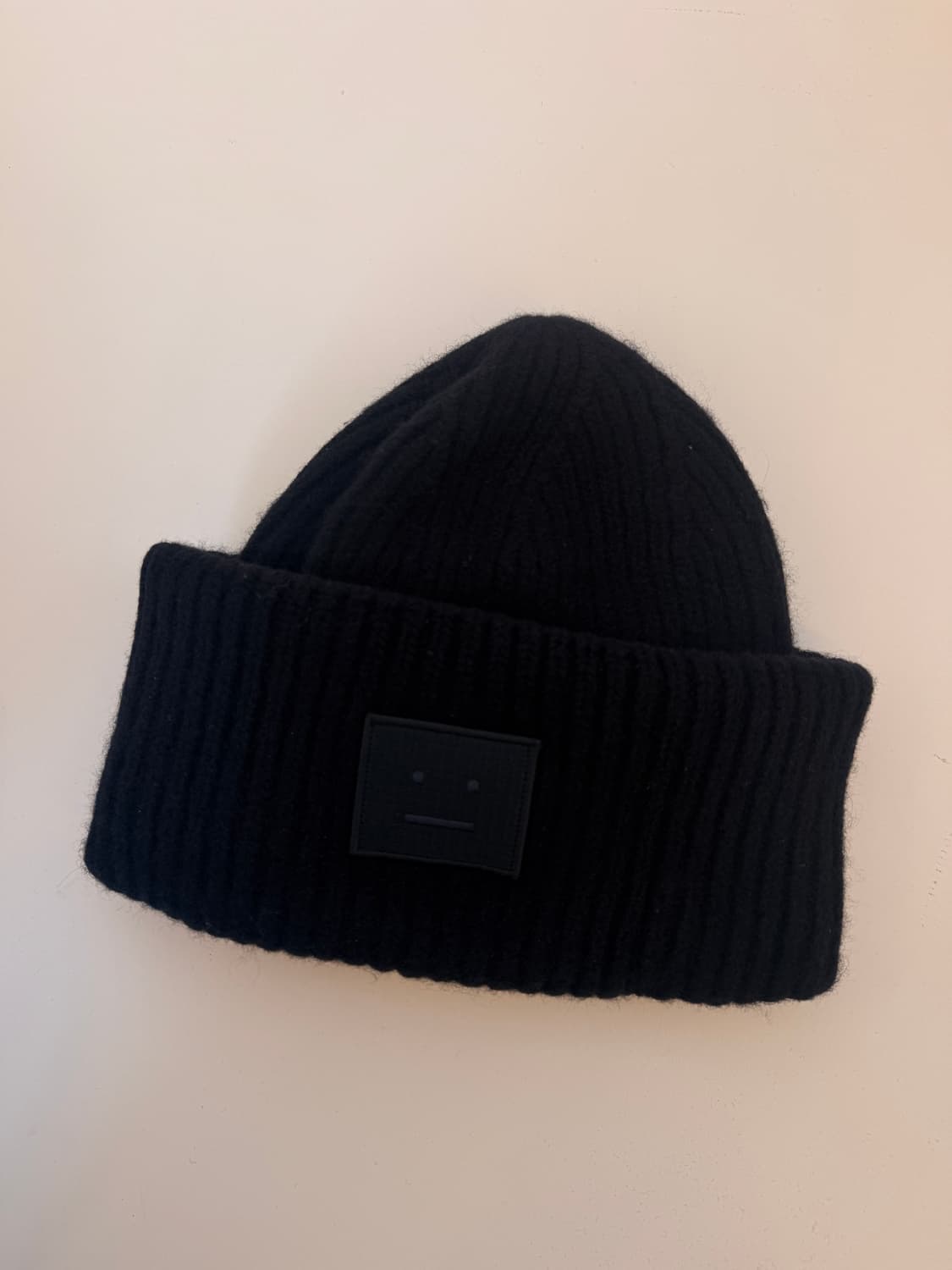 아크네 스튜디오(Acne Studios) 블랙 페이스 로고 비니 상품이미지1