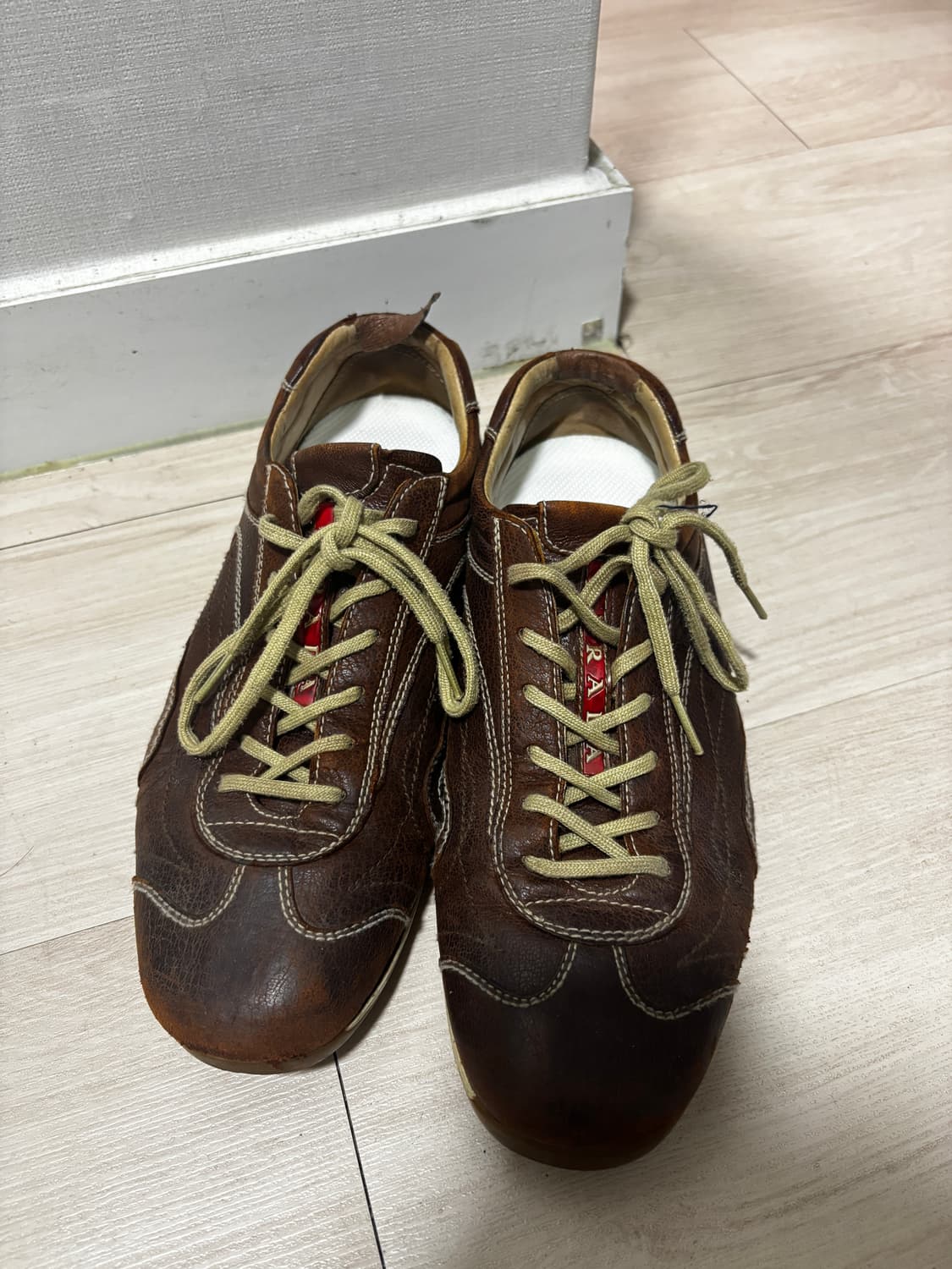 프라다 빈티지 레더스니커즈 250~255 상품이미지1