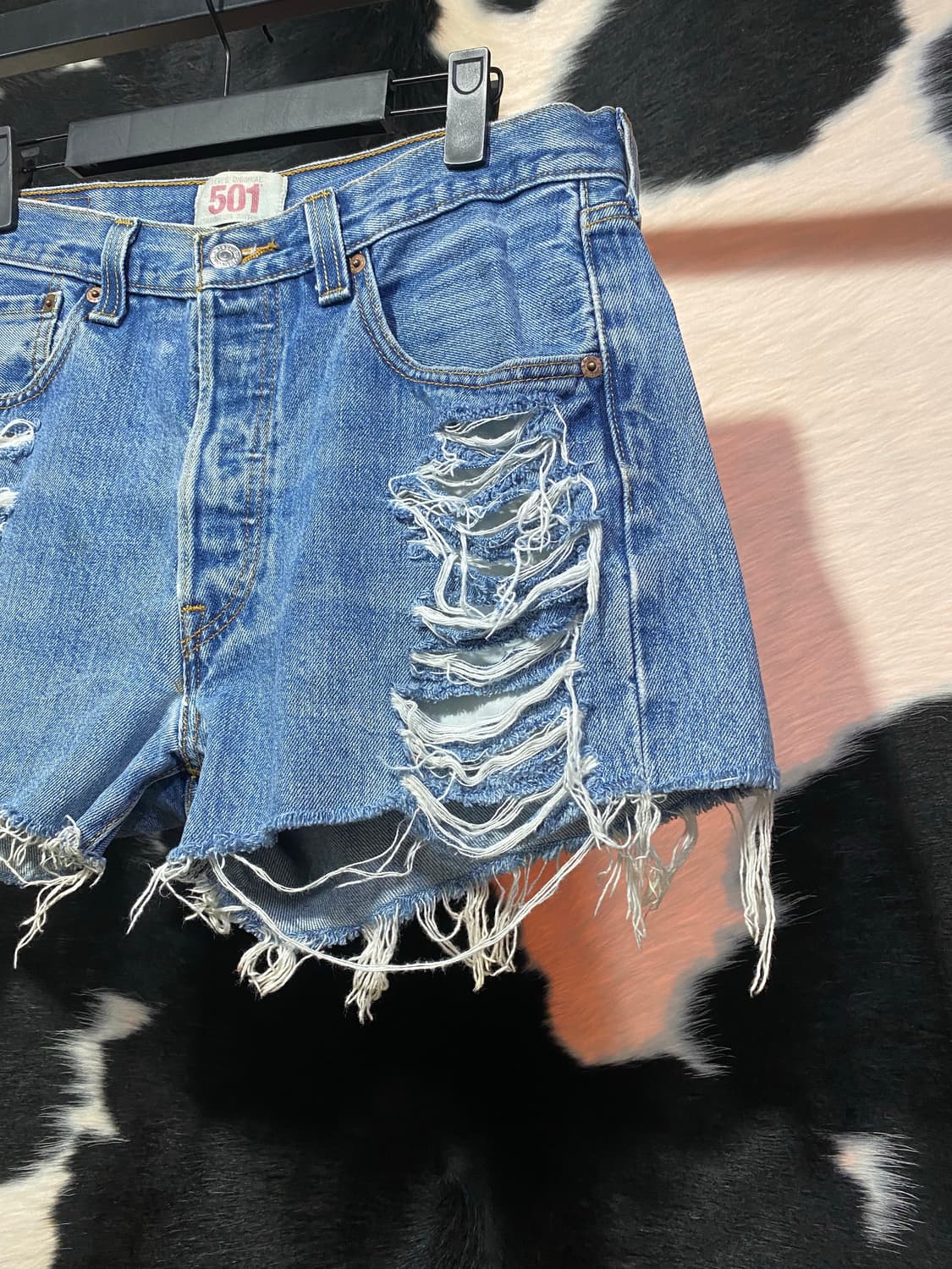 Levi’s 501 데미지 디테일 데님 숏츠 상품이미지2