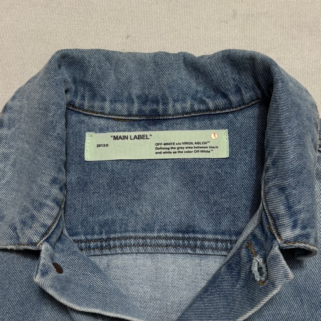 S (새상품) 오프화이트 19FW 푸시아 블리치 데님자켓 상품이미지4
