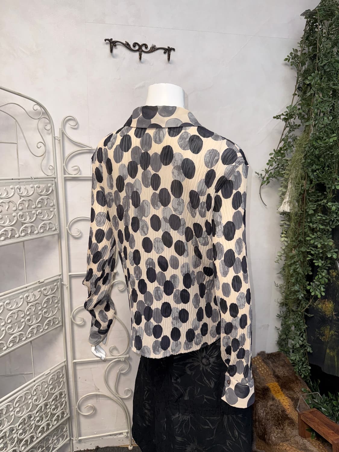 Marks & Spencer mono dot pleats blouse  상품이미지7