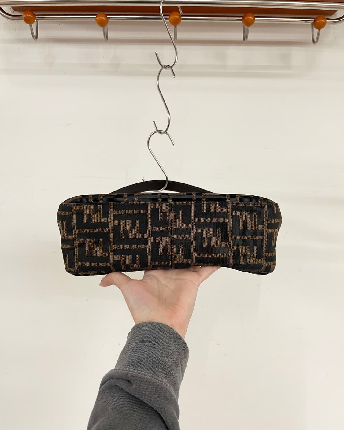 펜디 브라운 주카 바게트 백 상품이미지6