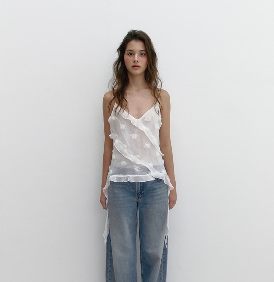 아수라 FLOWER CHIFFON RUFFLE BLOUSE (WHITE) 상품이미지1
