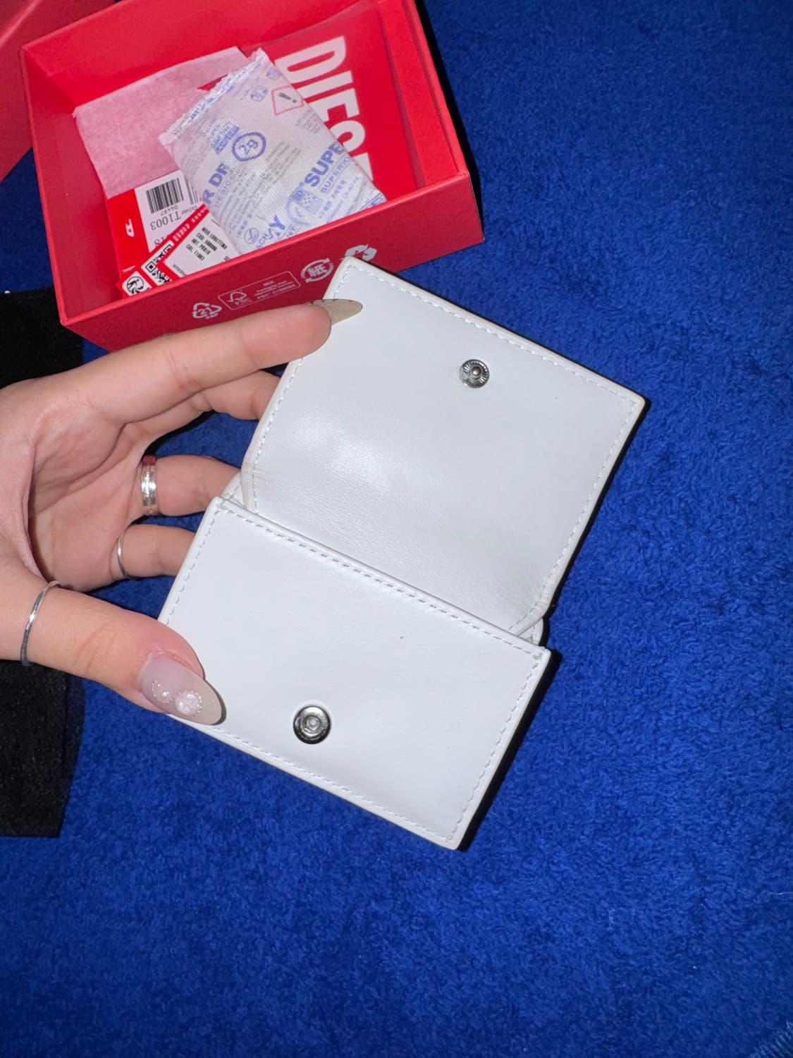 디젤 1DR 트라이폴드 반지갑 화이트 상품이미지4