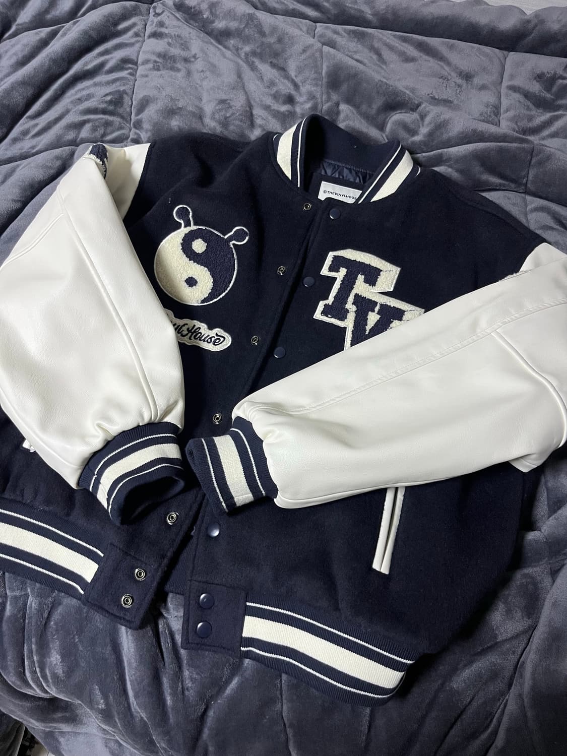 더바이닐하우스 바시티 네이비 m 상품이미지2