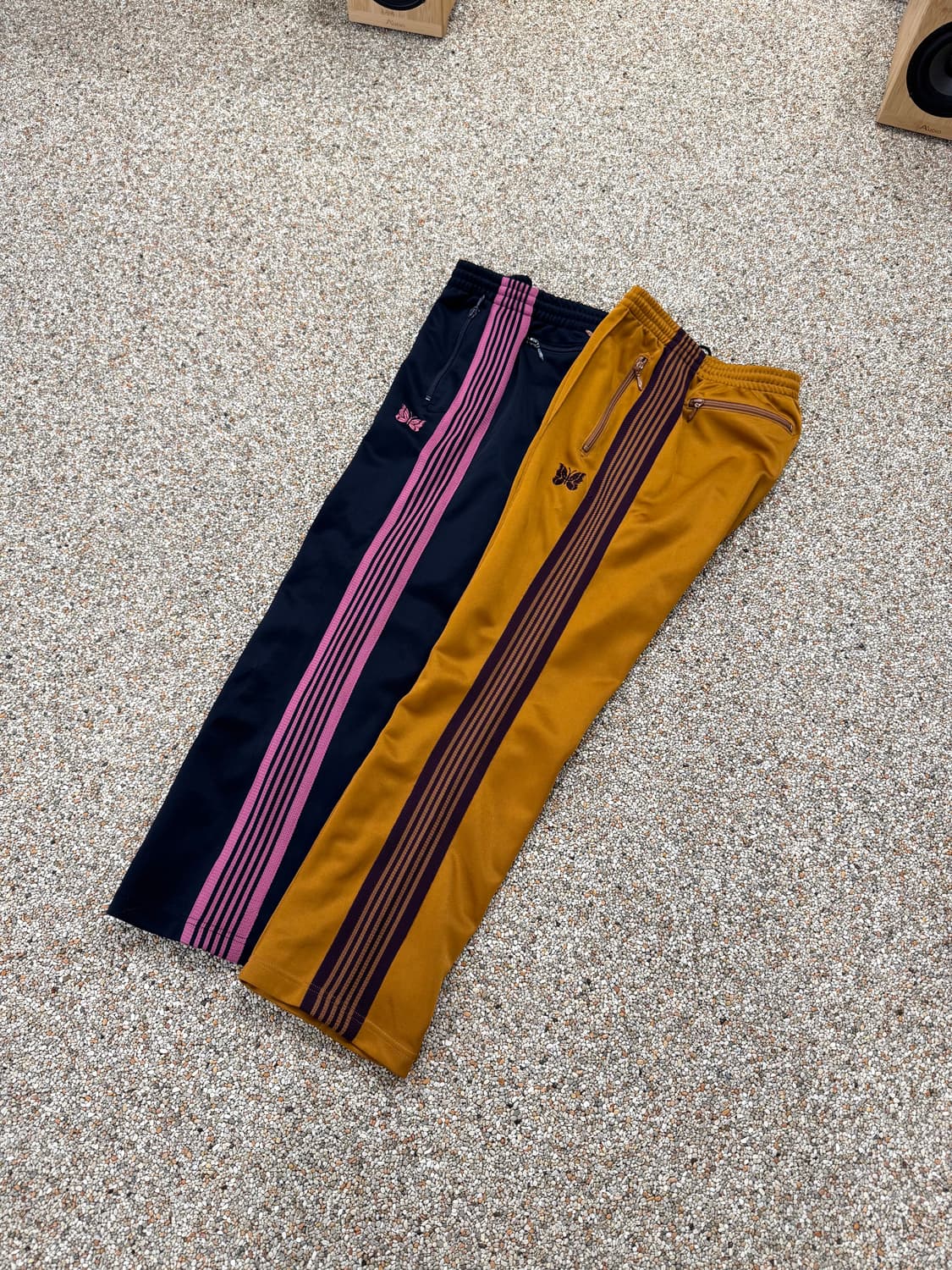 니들스 네이비/핑크 트랙팬츠 상품이미지1